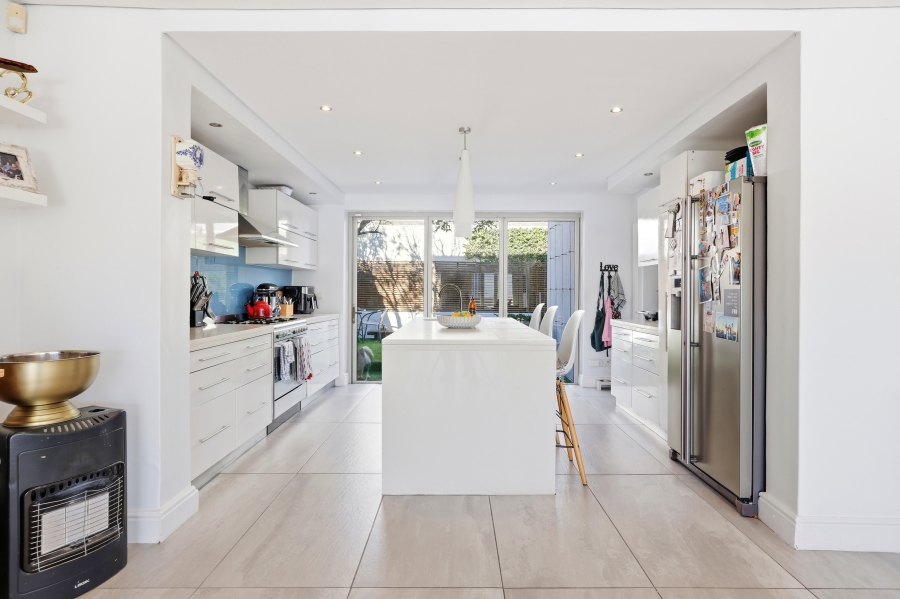 3 Bedroom Property for Sale in Vredehoek Western Cape